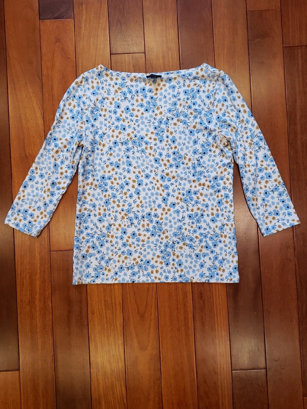 Ann Taylor Floral Shirt Extra Small. White with Blue, Tan and Green